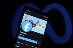 Facebook vs MemoryBook: Battle of the Social Media Books